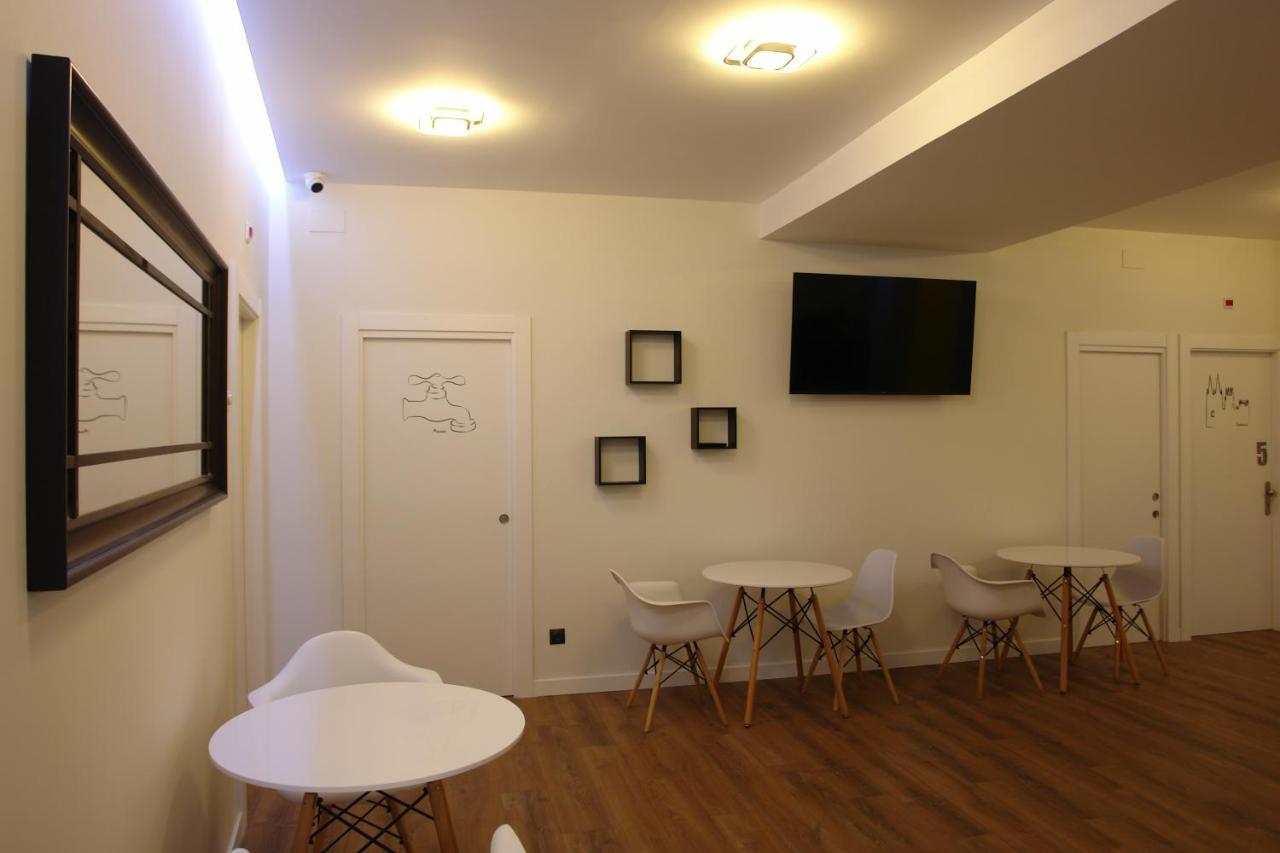 Hostel Trovadores Бургос Екстер'єр фото